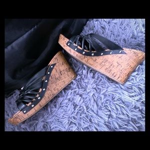 DECREE STUDDED WEDGE